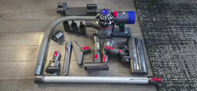 AS IS - Dyson V7 Cord-Free Vacuum Cleaner with Accessories, View more