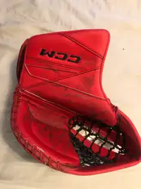 CCM Axis 2.9 Intermediate red and black goalie catcher