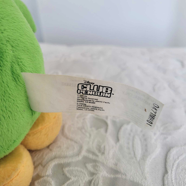 Club Penguin Aunt Arctic Plush in Toys & Games in City of Toronto - Image 4