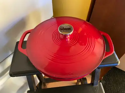 EUC Lodge 3-Quart Covered Casserole Dutch Oven Pot, View more