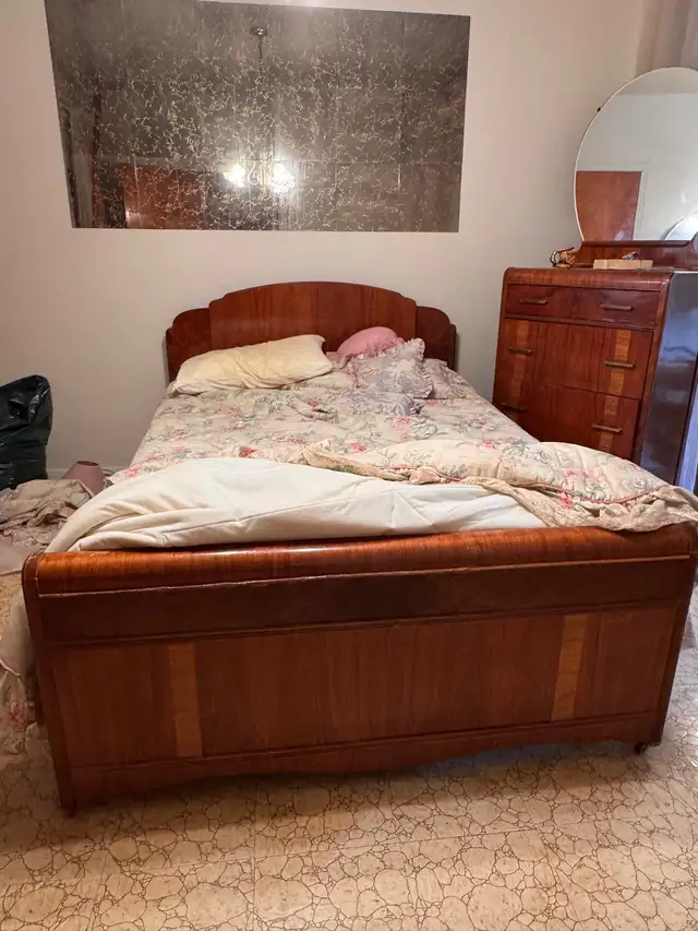 set chambre mid-century bois 1940 !  in Beds & Mattresses in City of Montréal - Image 3