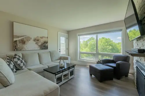 Freshly renovated and beautifully updated, this 3rd floor, 1-bedroom condo at Summit Lodges offers t...
