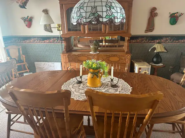 Oak dining table set in Dining Tables & Sets in Kingston - Image 4