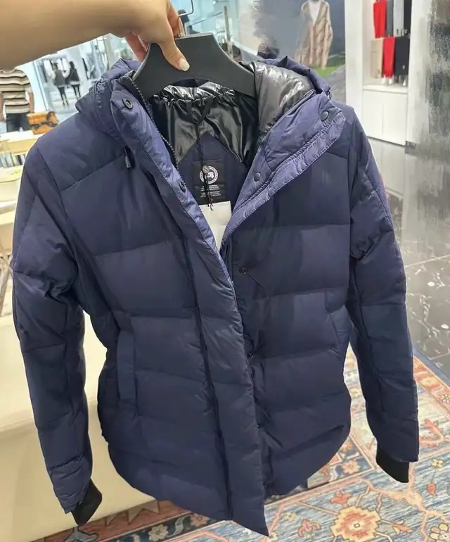 Canada goose Alison coat in Women's - Tops & Outerwear in Charlottetown - Image 2