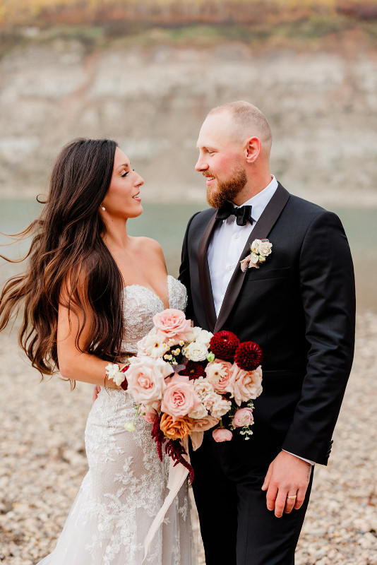 Intimate Wedding & Elopement Photography - Edmonton in Photography & Video in Edmonton - Image 2