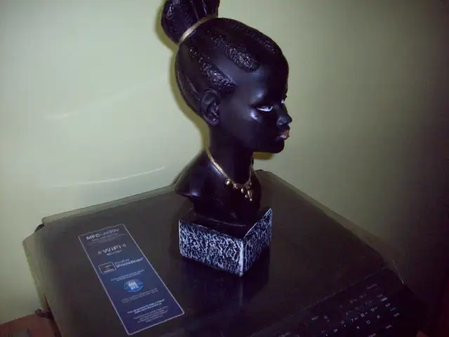 Statuette Africaine in Other in Drummondville - Image 3