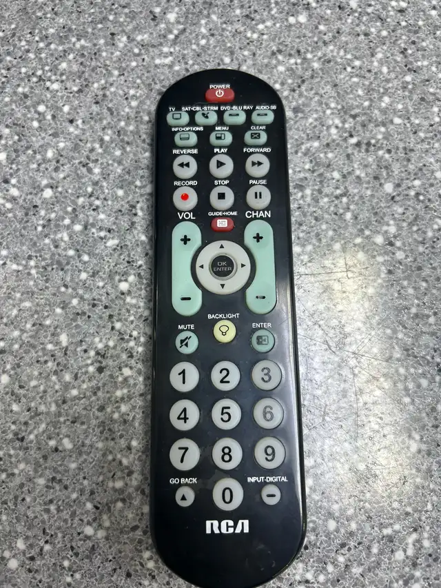 Insignia 39” Roku Smart TV With Universal Remote in TVs in Oshawa / Durham Region - Image 5