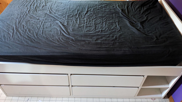 Lit simple SLAKT avec sommier et tiroirs  dans Lits et matelas  à Lanaudière - Image 2