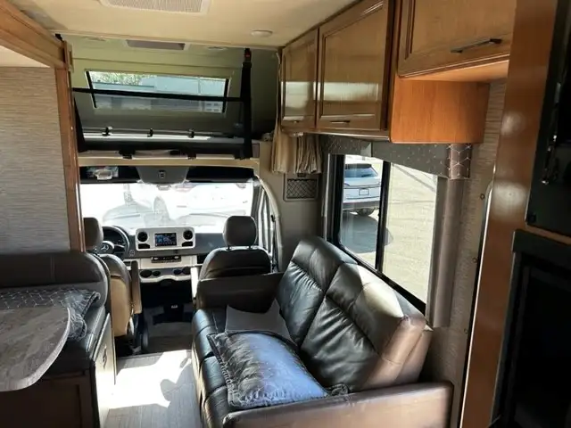 Motorisé Mercedes-Benz 2020 / Thor Quantum 26 pieds Classe C in RVs & Motorhomes in Lanaudière - Image 9