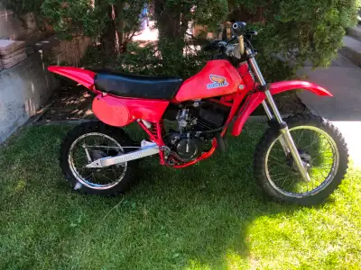Project bike, can be kickstarted but slips. Starts good but could use fine tuning. Rear shock has to...