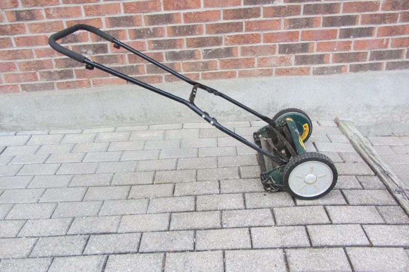 Tondeuse manuelle / Reel lawn mower tool outil Tondeuses et