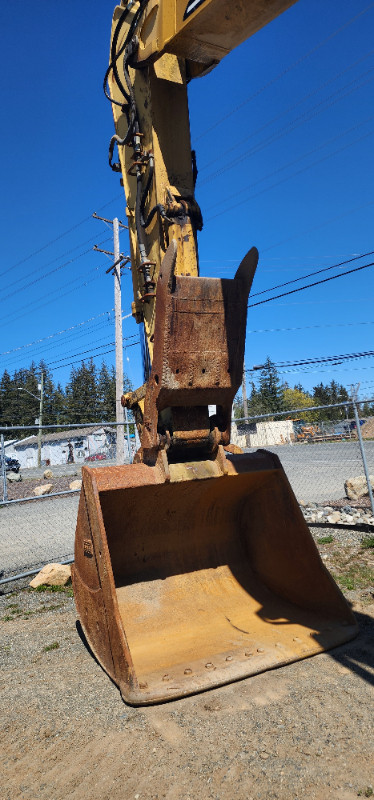 CAT 325C in Heavy Equipment in Campbell River - Image 3