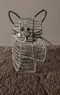Vintage Kitty Shaped Wire Egg Basket
