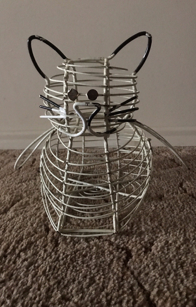 Vintage Kitty Shaped Wire Egg Basket in Holiday, Event & Seasonal in London