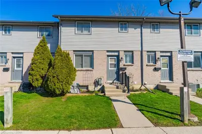 3 Beds 1.5 Baths Townhouse for rentCA$2,400 / Month