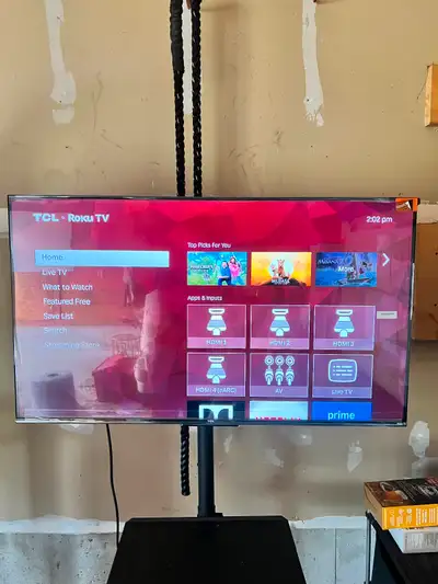 43" TCL • Roku Smart TV with Stand. (No box)
