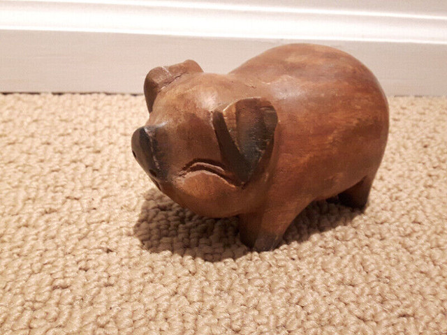 Vintage Hand Carve  Mini Pig and Cat Figurine/Statue. in Arts & Collectibles in Vancouver - Image 3