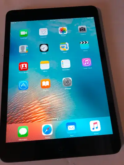 Apple iPad Mini A1432 WIFI - Like New, Factory Reset