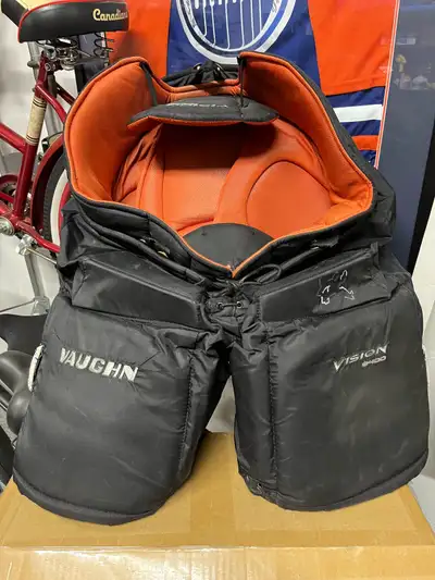 Men’s XLarge Vaughn goalie pants, View more