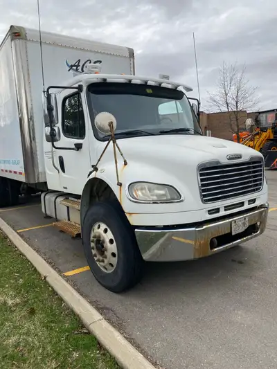 I'm selling a 2007 Freightliner box truck Mercedes Engine, rear tailgate lift, one owner and fully s...