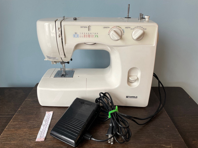 Kenmore Sewing Machine Like New in Hobbies & Crafts in Markham / York Region