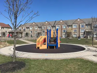 Conveniently located at the corner Of Winston Churchill and Eglinton. Townhouse with one bedroom, on...