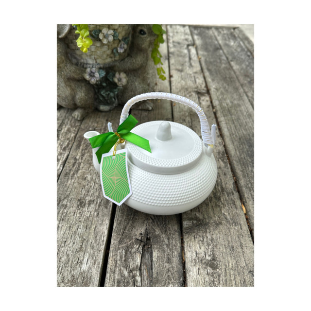 Sweet Expressions Regal Confections Ceramic Teapot Infuser White in Kitchen & Dining Wares in Winnipeg - Image 3