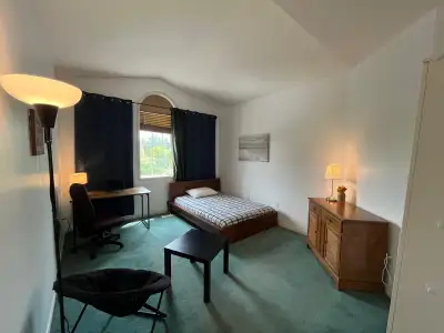Spacious Private Room for Rent – All Utilities Included – Ideal Location (Barrhaven) A bright and sp...
