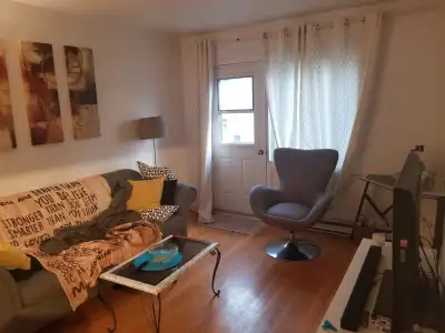 Grand 5 1/2 haut de triplex sur 3 étages pres place longueuil
