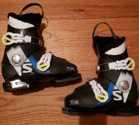 New Kids Salomon ski Boots size 18.0 19.0