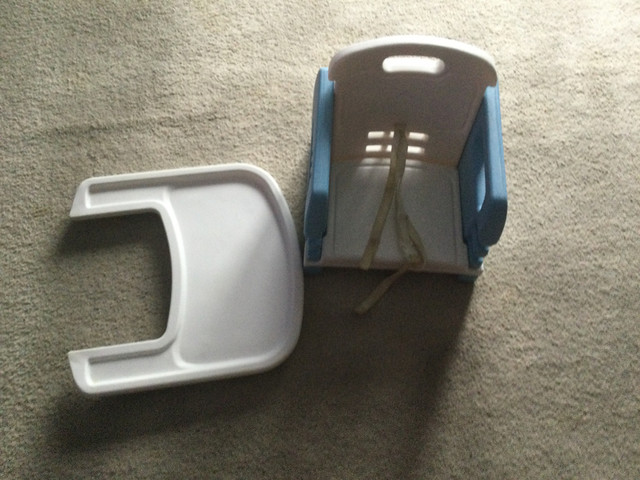 Portable highchair in Feeding & High Chairs in Kitchener / Waterloo
