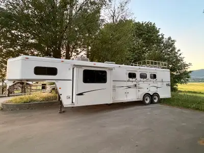 FOR SALE – 2008 Trails West LQ Horse Trailer 2008 Trails West 3 horse slant load with living quarter...