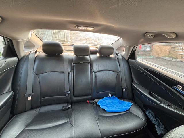 Hyundai Sonata 2011 in Cars & Trucks in City of Toronto - Image 4