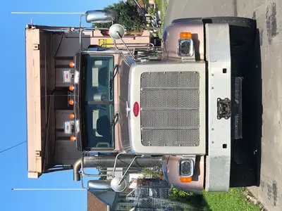 Permis VR CHAUVEAU-QUÉBEC à vendre et camion Peterbilt 2013, model 365, automatique, moteur pacar MX...
