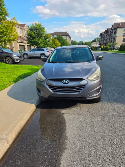 Je vends mon Hyundai tucson 2014 en bon état. Carfax disponible