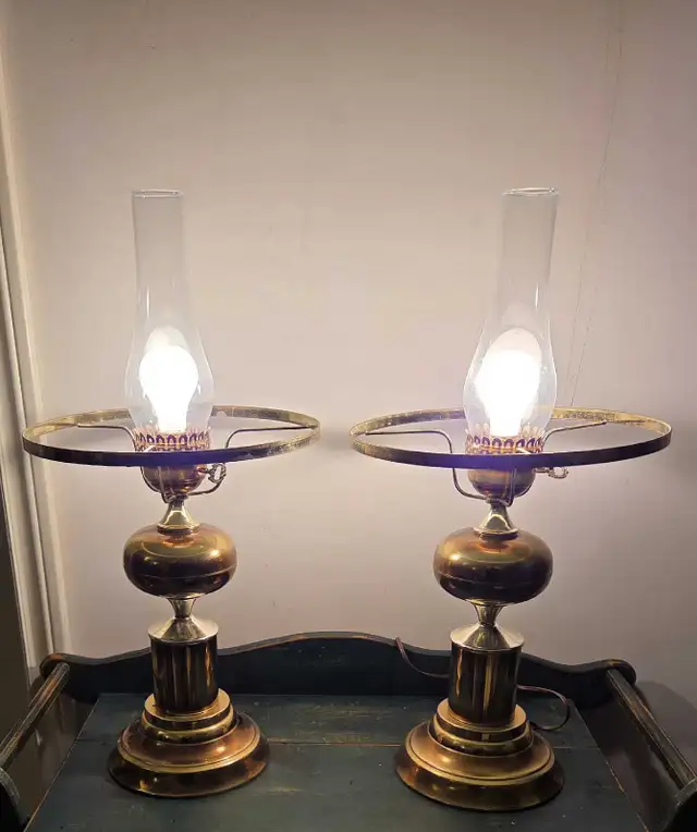 Pair of VTG Brass Hurricane Table Lamp / Art Deco Inspired 70s in Indoor Lighting & Fans in City of Toronto - Image 6