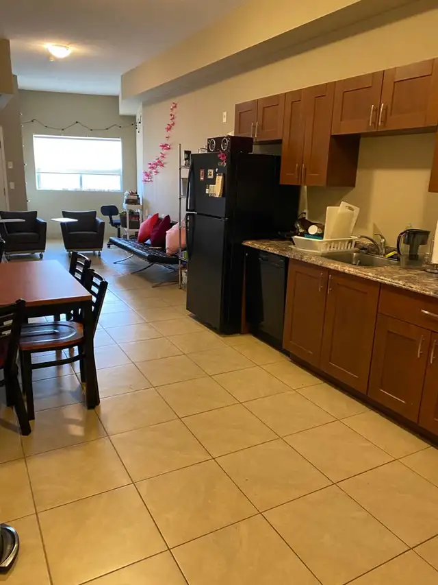 May-Aug Sublet with Private Bathroom available in Student Bldg. in Long Term Rentals in Kitchener / Waterloo - Image 3