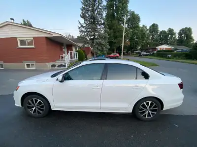 Selling my well maintained manual 2016 1.4L TSI turbo engine Jetta comfortline. Autostarter installe...