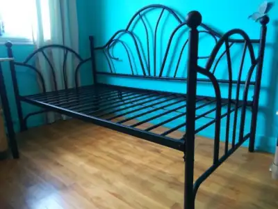 Lit simple en métal, View more