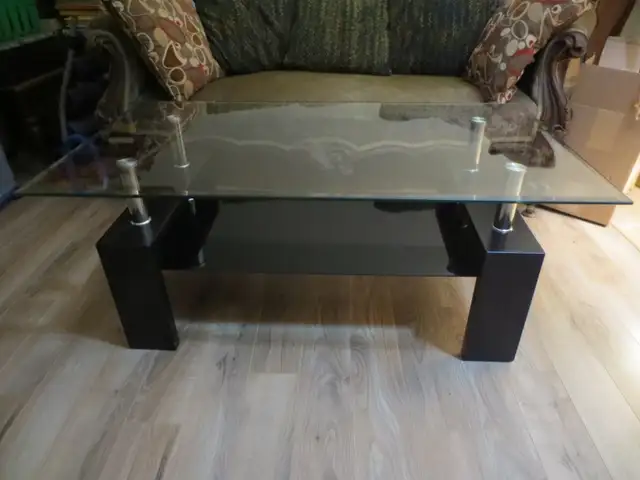 Modern Glass Coffee Table in Coffee Tables in City of Halifax - Image 2