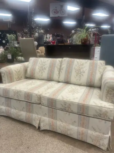 This is a used Cooper Brother loveseat with a charming floral pattern, perfect for adding a touch of...