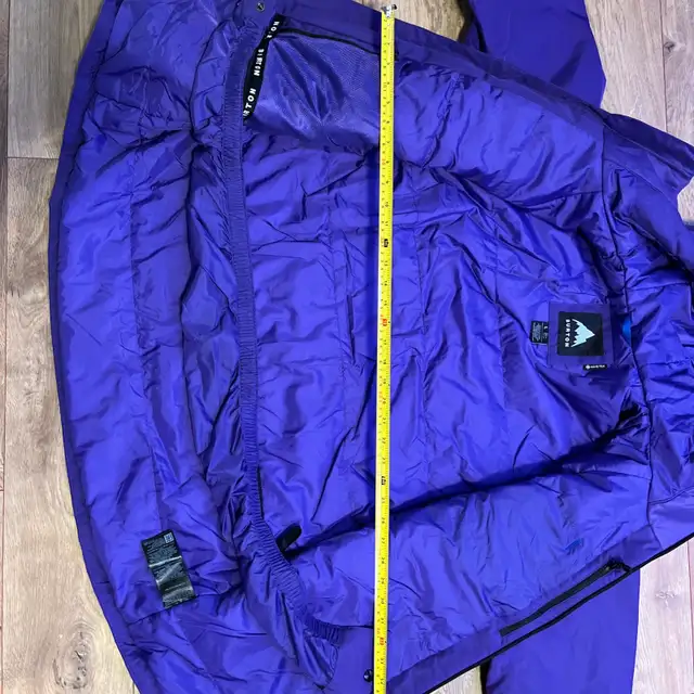 Burton Reserve GoreTex 2L Ski/Snowboard Jacket in Men's in Charlottetown - Image 8
