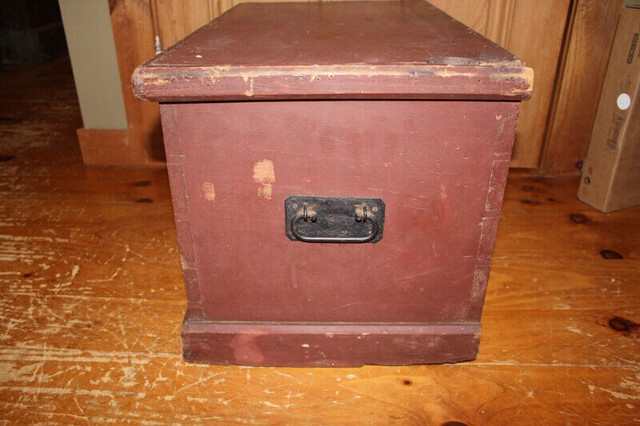 Old Antique Small Blanket Box In Red Paint in Arts & Collectibles in London - Image 2