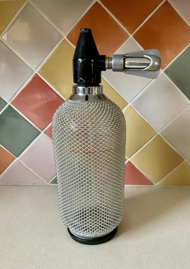 Soda bottle in Kitchen & Dining Wares in Edmonton - Image 3