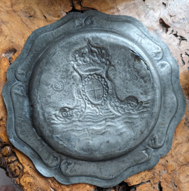 Antique pewter plate in Arts & Collectibles in Nanaimo - Image 4