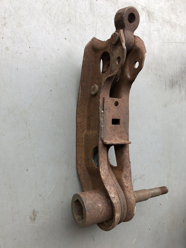 NOS Dodge Control Arm 1970-72 B-Body, 1970-74 E-body in Transmission & Drivetrain in Ottawa - Image 2