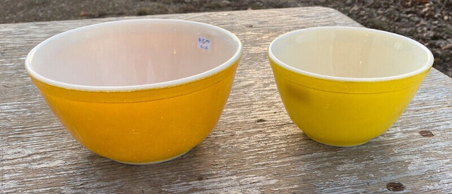 VINTAGE PYREX BOWLS - PRIMARY COLORS AND MORE in Arts & Collectibles in Saskatoon - Image 4