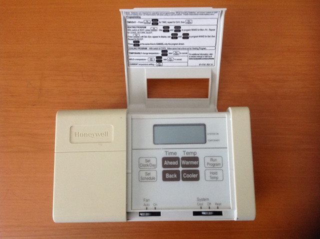 HONEYWELL CT3200 PROGRAMMABLE THERMOSTAT in Heating, Cooling & Air in Kingston - Image 3