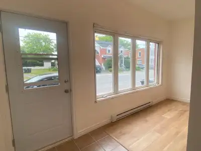 3 1/2 à lourer au rez-de-chaussée entièrement rénové