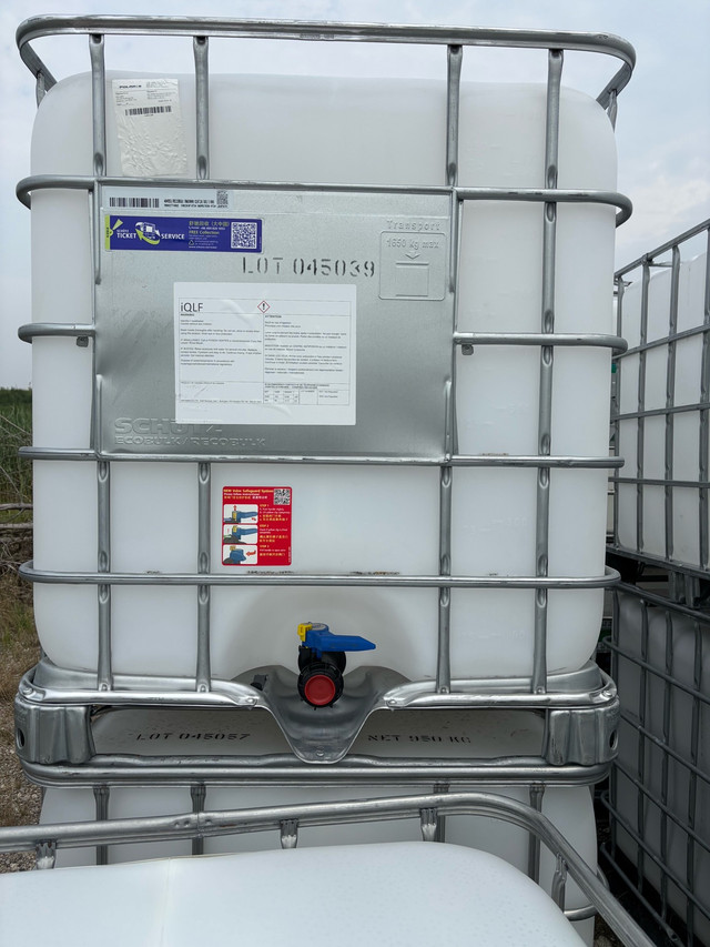 industrial liquid tank whit faucet  in Storage Containers in Markham / York Region